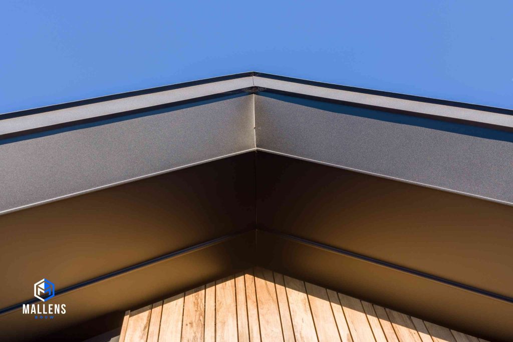 Ingezoomd op het puntje van het dak van de nieuwbouwwoning Udenhout