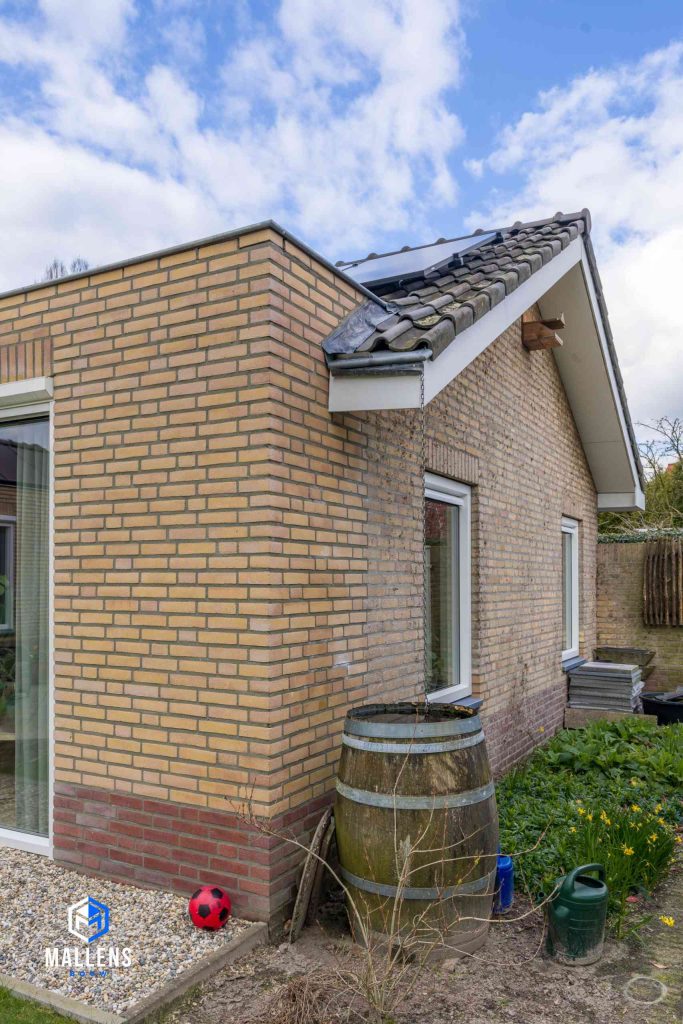 De uitbouw van de bungalow.
