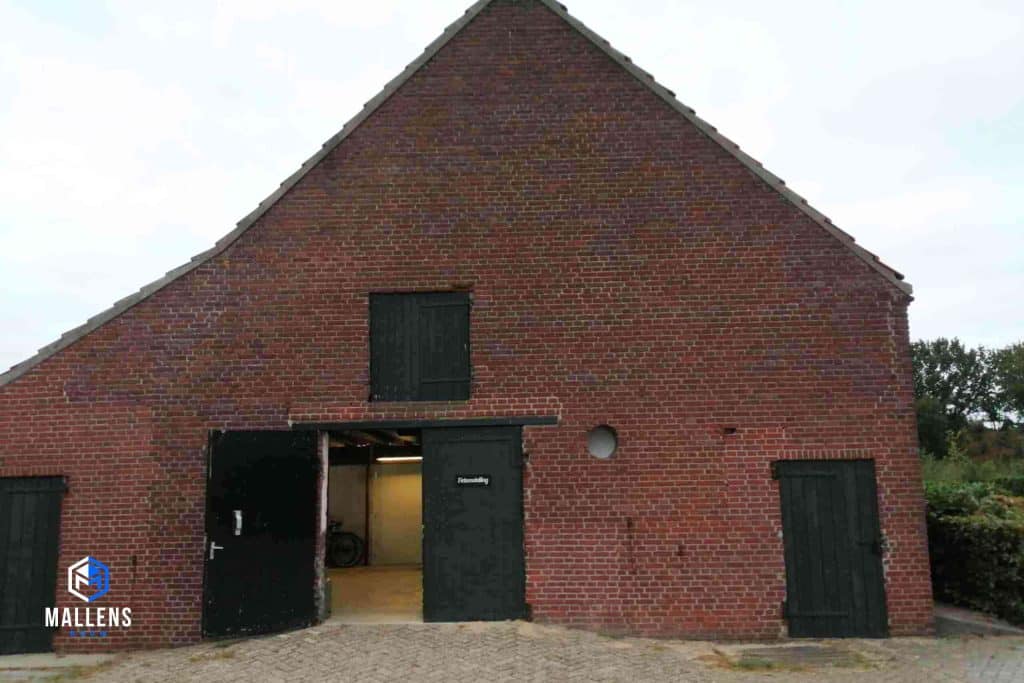 Een woning voor de renovatie.